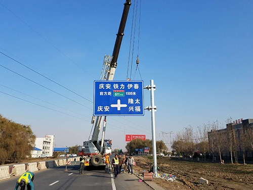 十堰十堰道路护栏网网片该如何进行正确的选购呢？